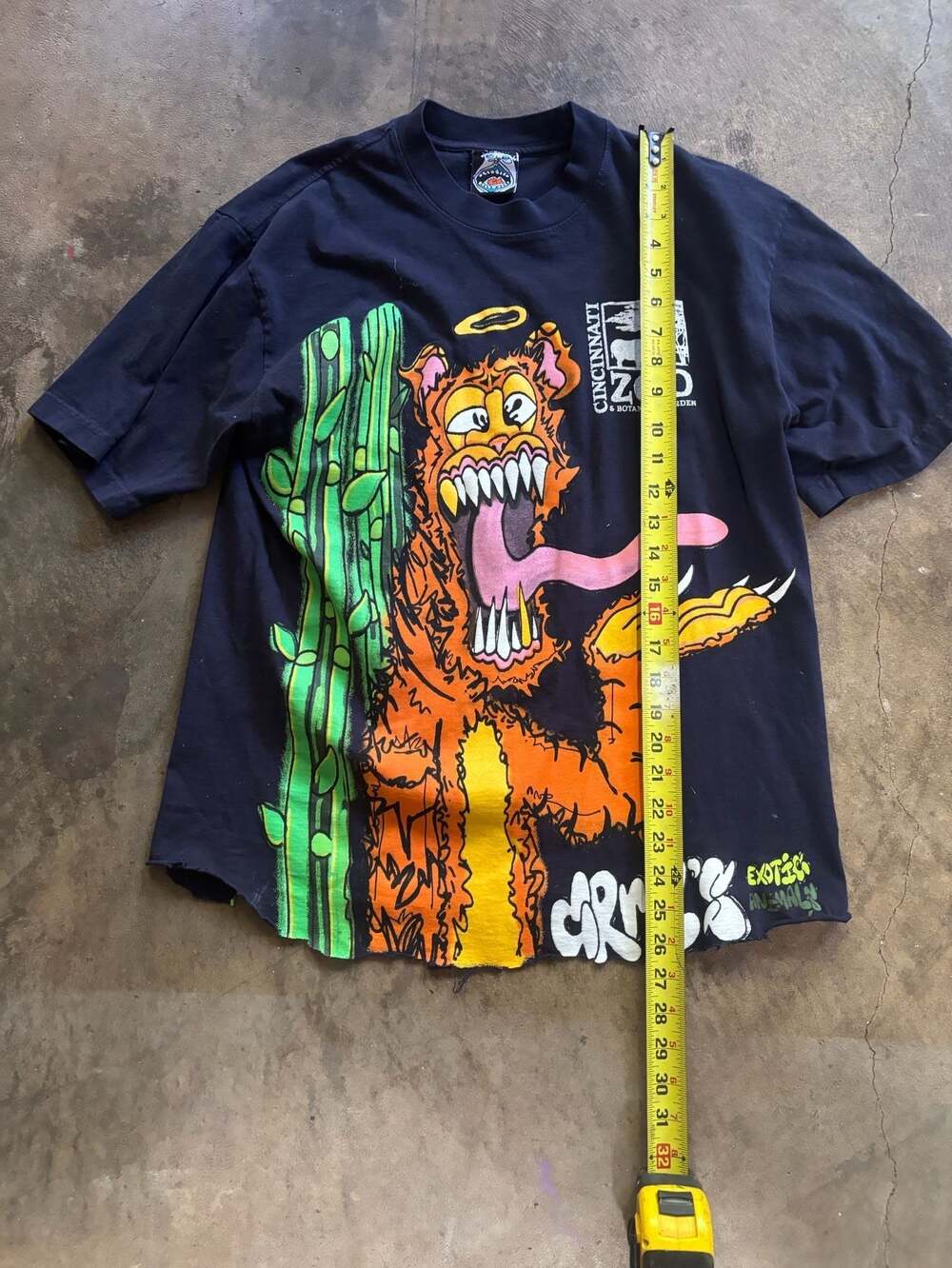 Vintage 90s Cincinnati Zoo Staff Raw Hem screen print T-Shirt